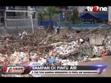 Bogor Hujan Deras, Sampah Menggunung di Pintu Air Manggarai