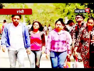 साइबर अपराधियों से बचने के लिए पुलिस कर रही लोगों की मदद