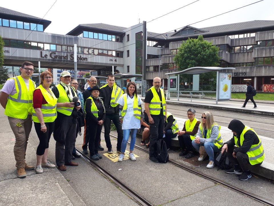 Les Gilets jaunes attendent une réponse pour les parkings gratuits au CHU à Grenoble :  sans elle, "nous occuperons les lieux"