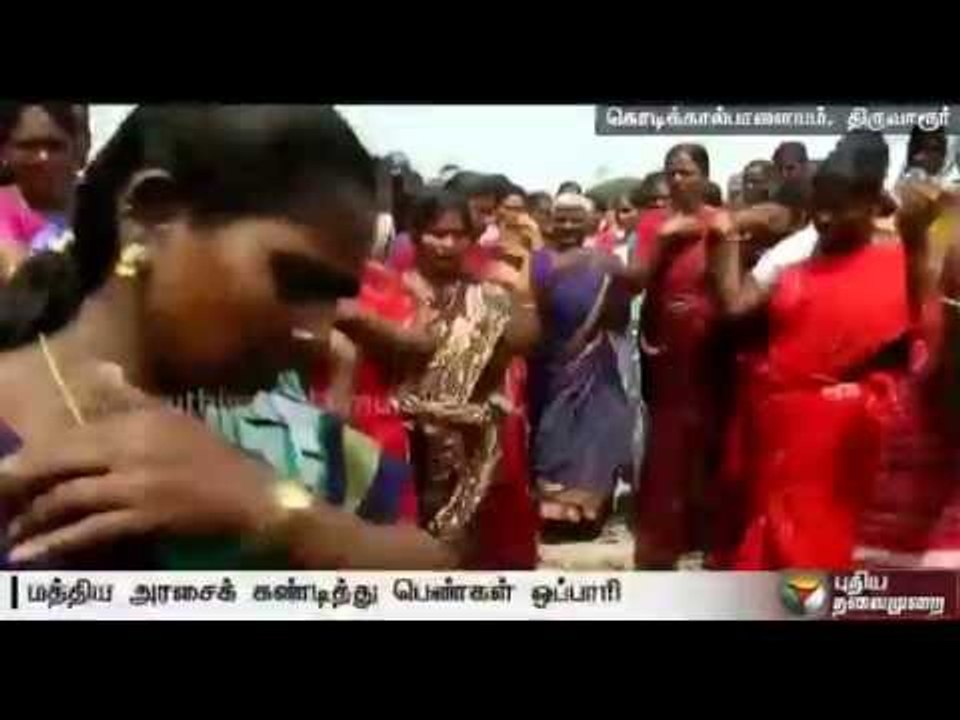 Women sing 'oppari' to protest against central govt over Cauvery issue in Thiruvarur