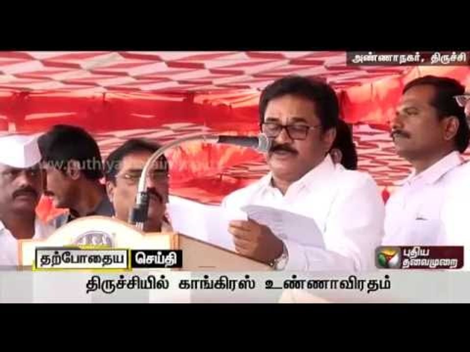 TNCC president Thirunavukkarasar addressing the gathering at the party's fasting protest