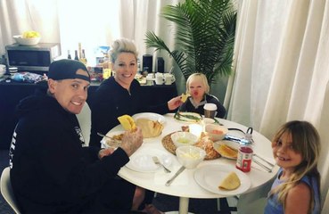 Pink ve Carey Hart 17 yıldır çift terapisi görüyor!