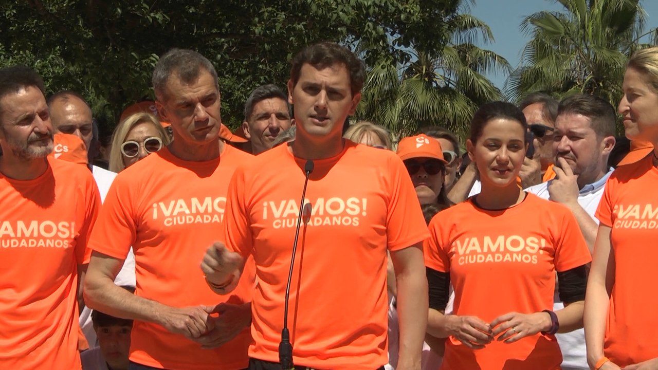 Rivera pide a Casado que deje de "repartir ministerios" con Vox