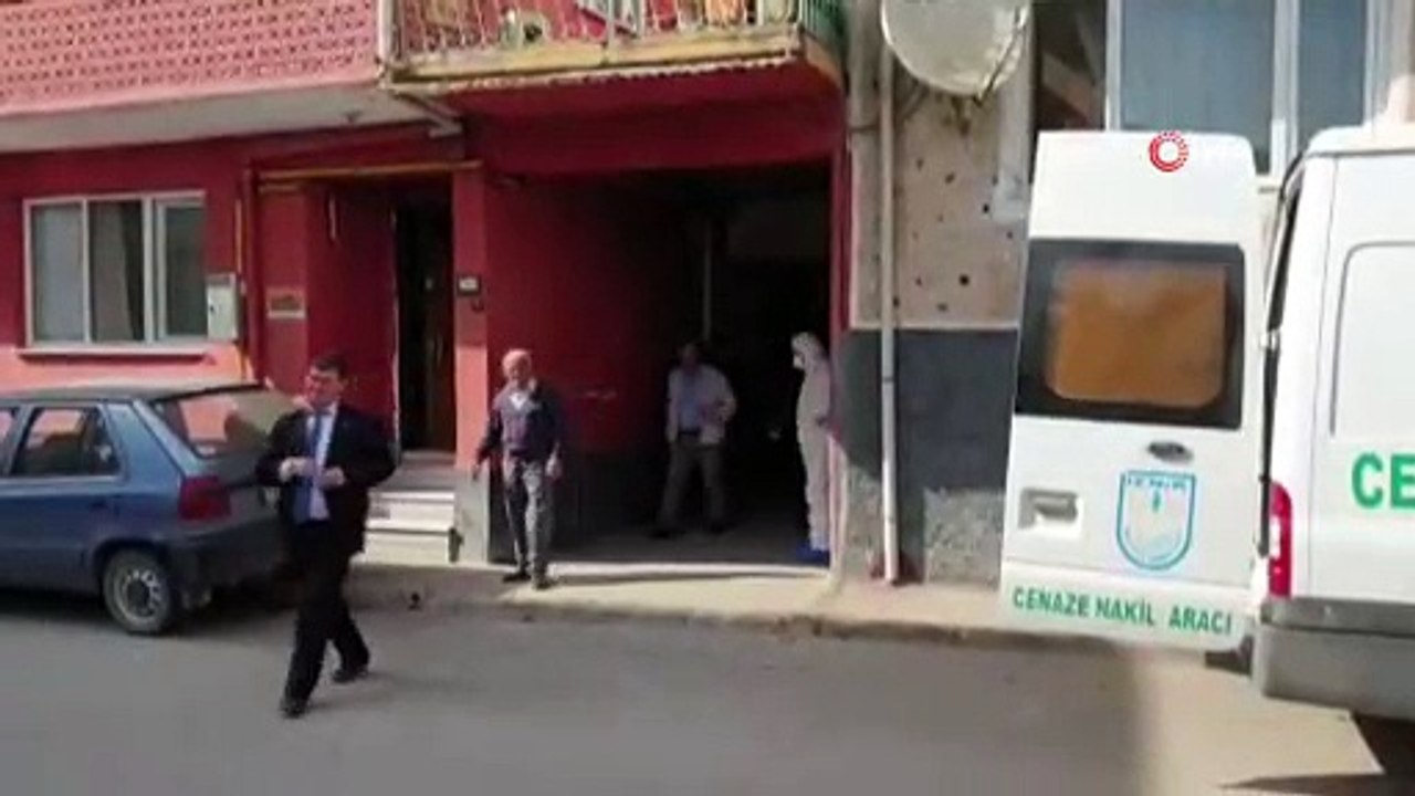 Yazlıktan 2 gün sonra dönünce eşinin cesediyle karşılaştı
