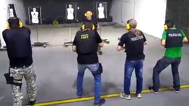 Un moniteur de tir avec une méthode d'entraînement particulière (Brésil)