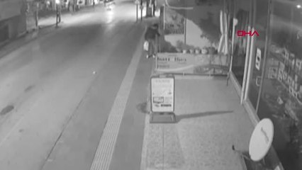 Osmaniye Çiğ Köfteci Önündeki Çiçek Hırsızlığı Kamerada