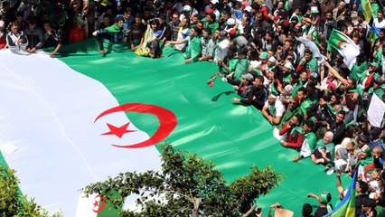 بجمعته العاشرة.. الحراك الجزائري متمسك برحيل رموز النظام ومحاسبتهم