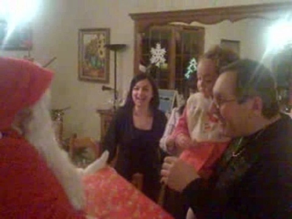 Callista rencontre pour la premiere fois le pere noel