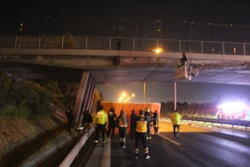 Tem'de Köprüye Çıktı, İntihara Kalkıştı