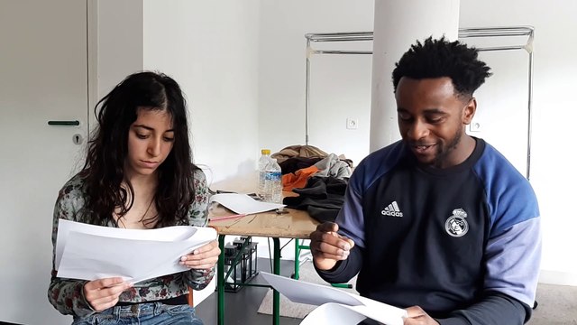 Yasmine et Antoine, élèves de la classe prépa théâtre à la Maison de la Culture de Seine-Saint-Denis à Bobigny