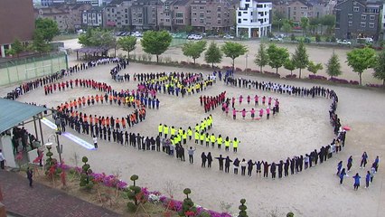 4.27 1주년 DMZ 평화 인간띠..."운동장에서라도 잇자" / YTN