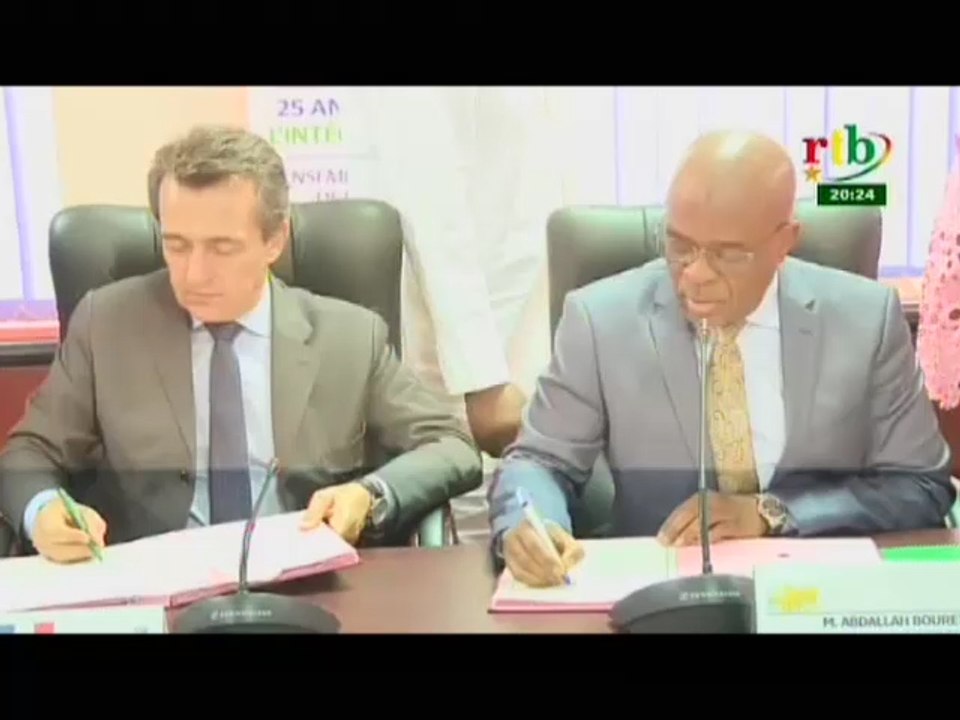 RTB/Signature entre l’AFD et le président de la commission de l’UEMOA  pour le projet d’appui à l’extension de la couverture du risque maladie dans l’espace l’UEMOA