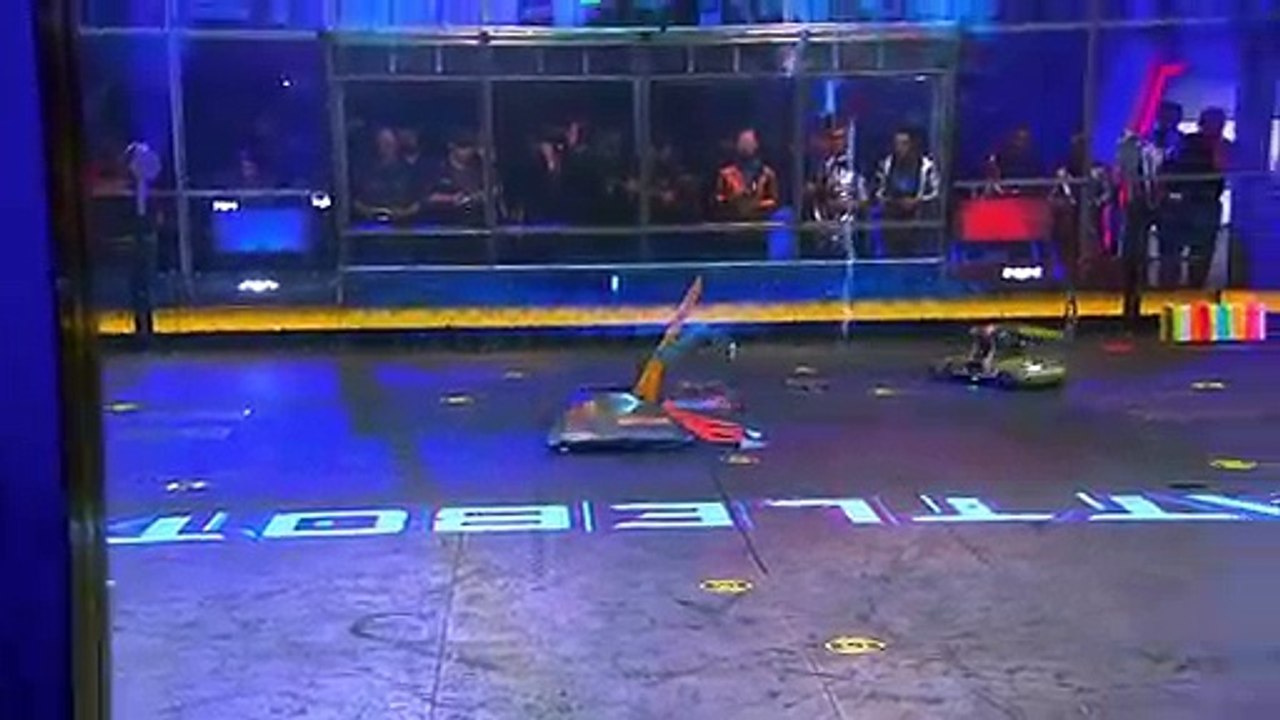 Complete Control vs. Bombshell - BattleBots