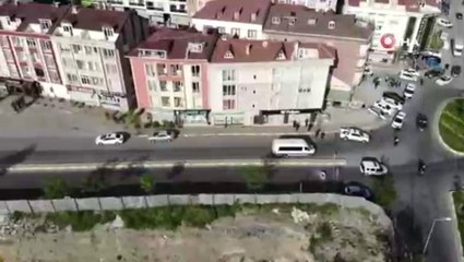 Çatlakların Oluştuğu Bina ve Yollar Havadan Görüntülendi