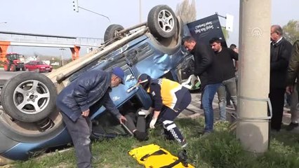 2 Hafif Ticari Araç Çarpıştı: 5 Yaralı