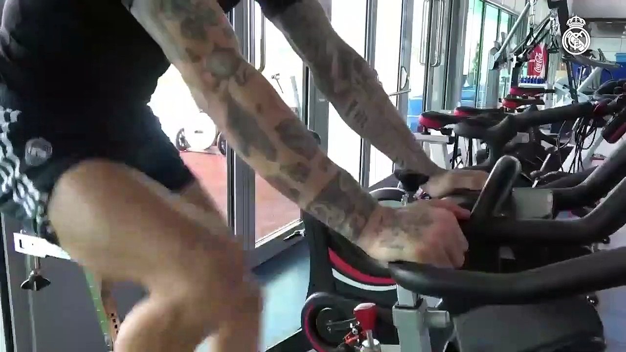 Sergio Ramos se macha en el gimnasio para recuperarse de su lesión