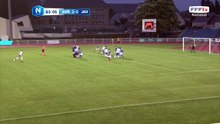 Coup franc qui passe juste à coté