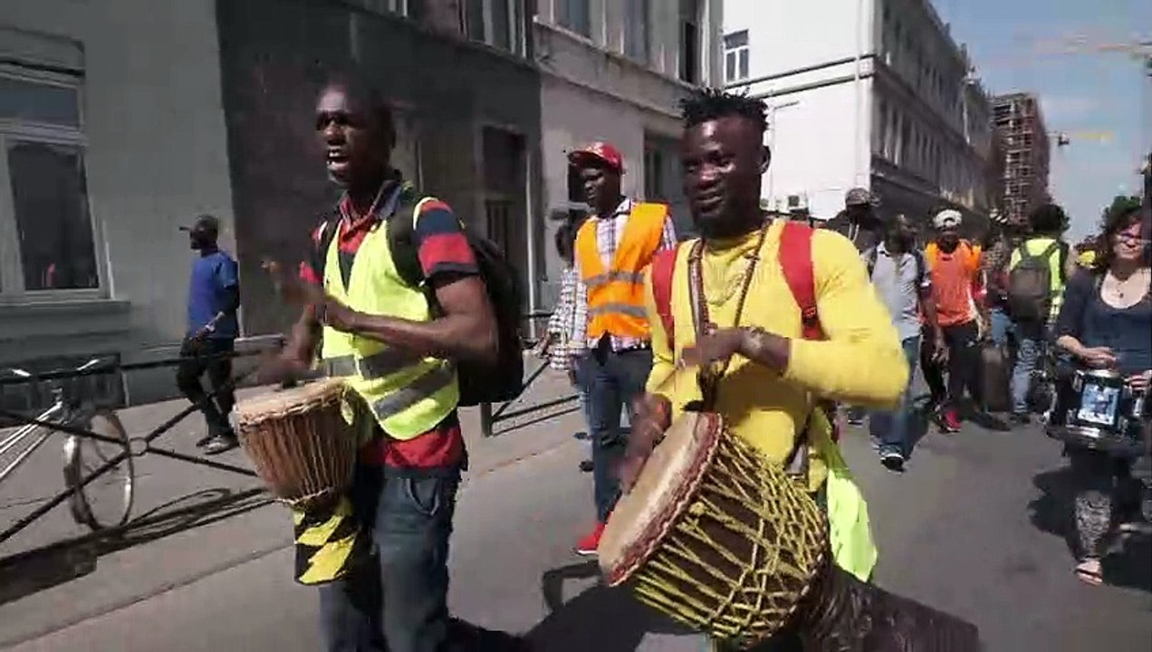 Le 13ème déménagement à Bruxelles des membres du collectif la Voix des sans-papiers