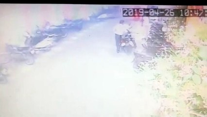 देखते-देखते बाइक ले गया चोर