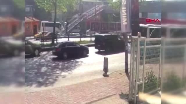 İstanbul- Beyoğlu'nda Motosiklet Sürücüsünün Ölümden Döndüğü Kaza Güvenlik Kamerasında