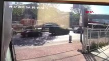 İstanbul- Beyoğlu'nda Motosiklet Sürücüsünün Ölümden Döndüğü Kaza Güvenlik Kamerasında