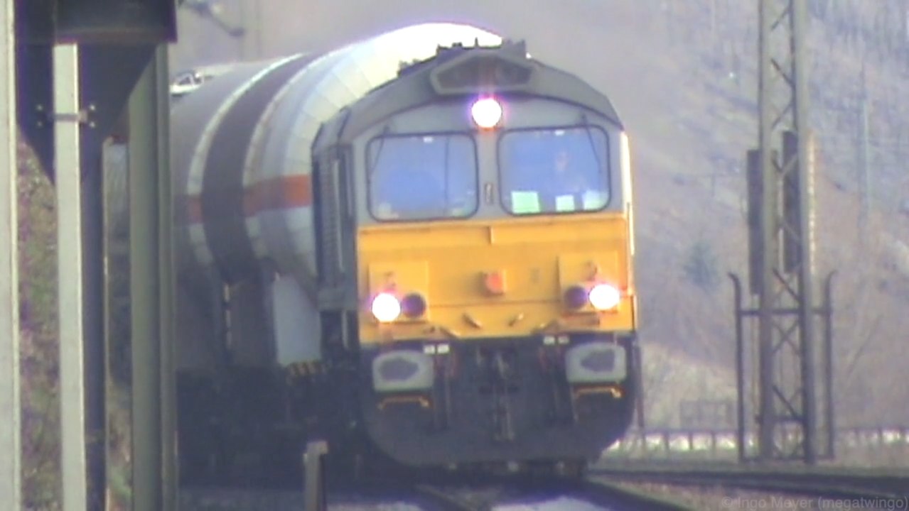 Züge bei Braubach am Rhein, 2x SBB Cargo Re482, Class 66, 152, 185, 427, 4x 428