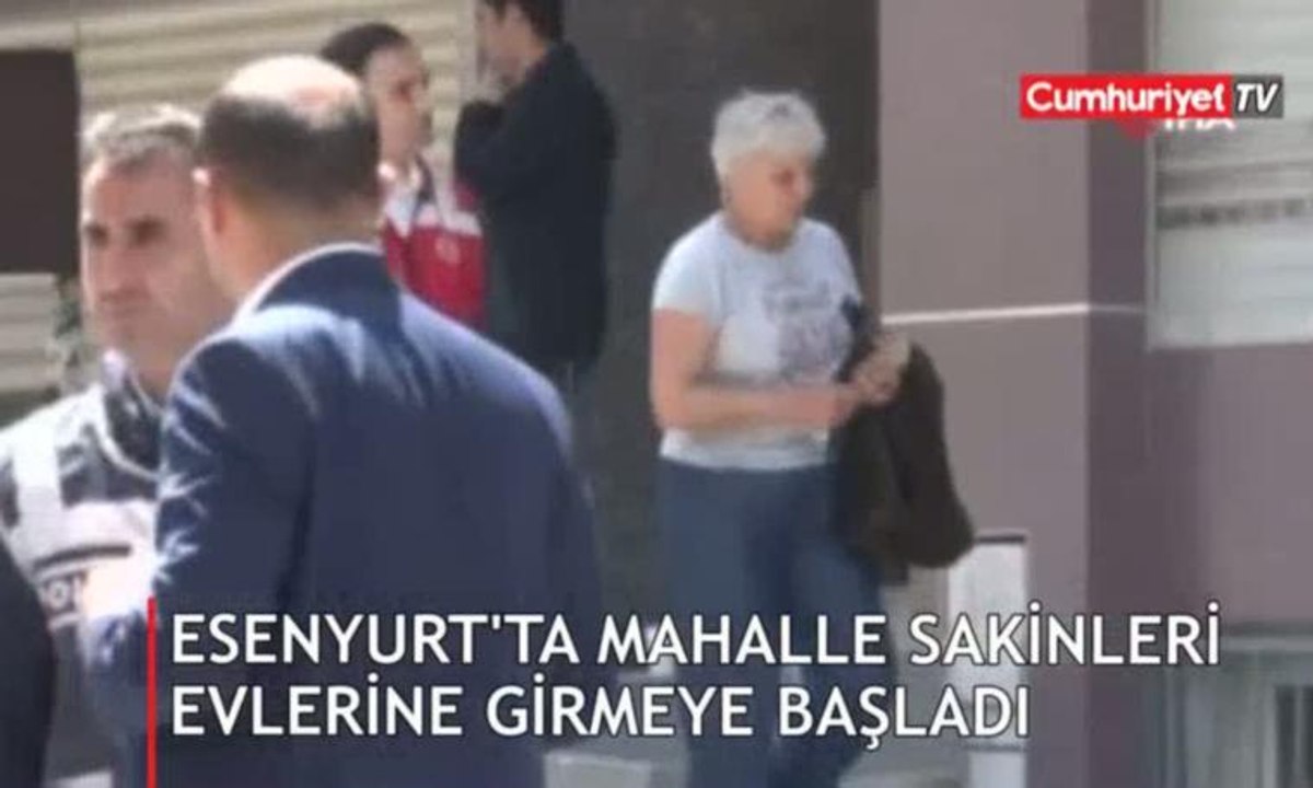 Esenyurt’ta mahalle sakinleri polis kontrolünde evlerine girmeye başladı