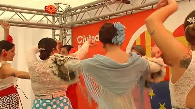 Inés Arrimadas reflexiona bailando sevillanas en Barcelona