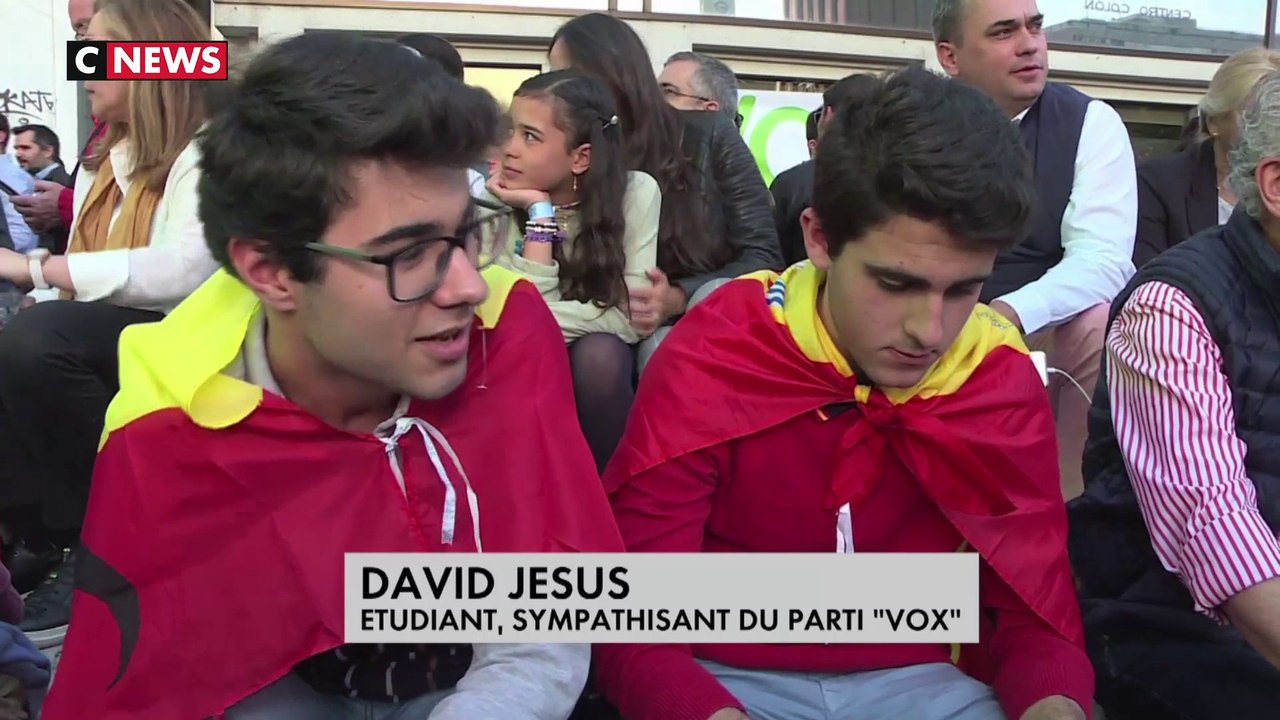 Déçus, les militants d'extrême droite saluent la "révolution" Vox en Espagne