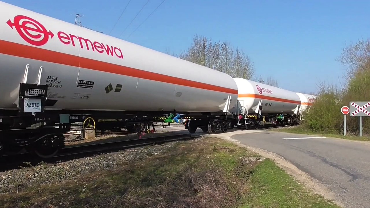 Déraillement d une citerne arrivant à la raffinerie TOTAL de Grandpuits..1080p