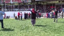Antalya Kadınlar Domates Kasası Taşıdı, Halat Çekip Yarıştı