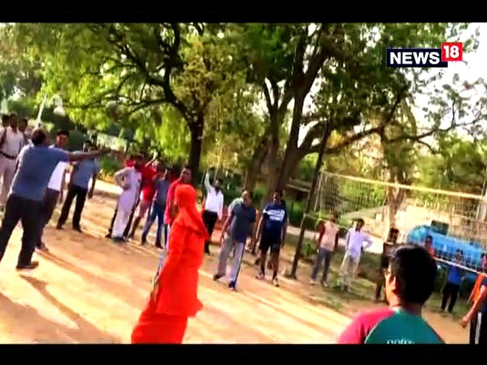 मतदाताओं को लुभाने के लिए बाबा बालकनाथ ने आजमाए बास्केटबॉल में हाथ
