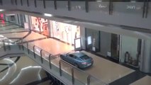 فيديو رجل أعمال سعودي يستأجر متجر في الرياض للتسوق بمفرده على سيارته ، ثري السعودية القصر مول