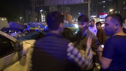 Haramidere'de Freni Boşalan Midibüs 3 Araca Çarptı: 5 Yaralı