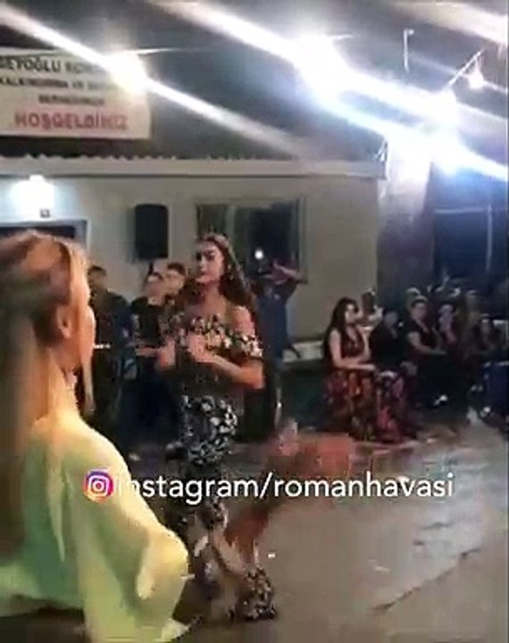 Roman havasının hakkını veren kızlar..