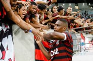 Juan se despede da torcida do Flamengo no Maracanã