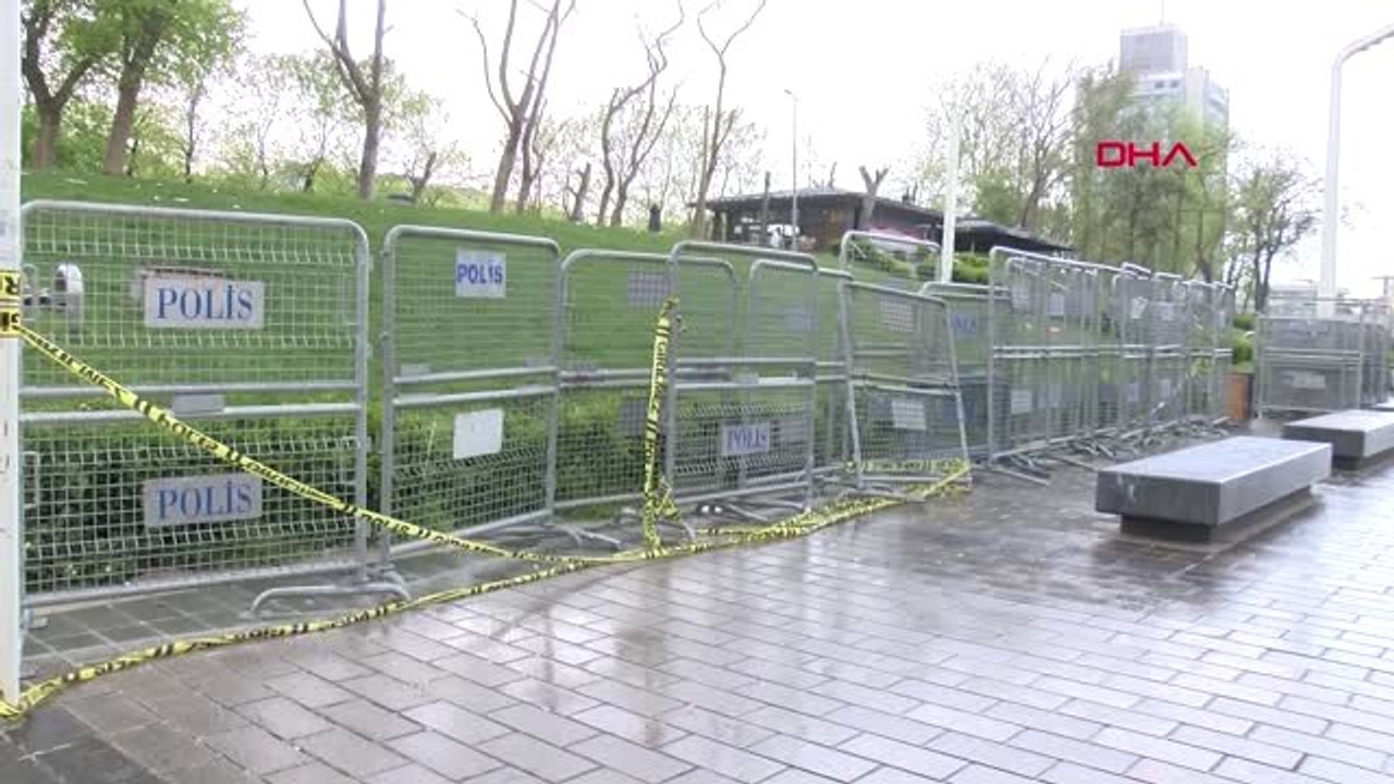 İstanbul- 1 Mayıs Öncesi Taksim Meydanı'na Bariyerler Getirildi