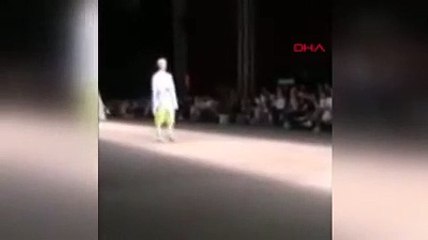 Brezilya’da manken podyumda hayatını kaybetti