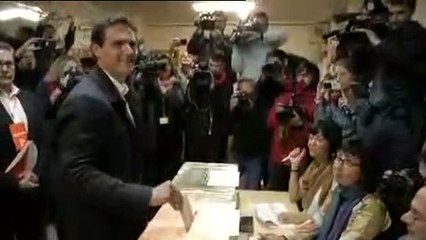 Albert Rivera vota y pide acudir a las urnas para lograr "un cambio de era"