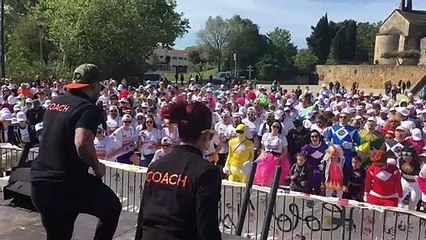 Istres : les 800 participants à la Color’Istres s'échauffent avant le départ