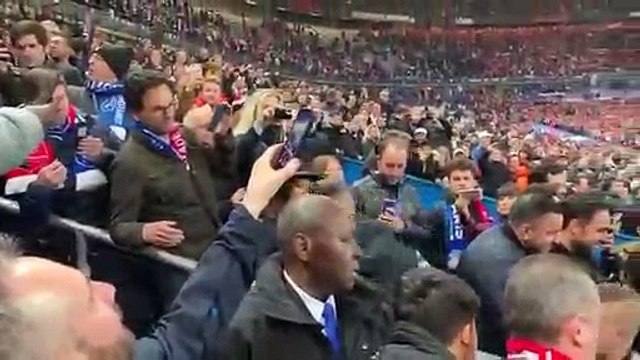 Neymar frappe un supporter rennais