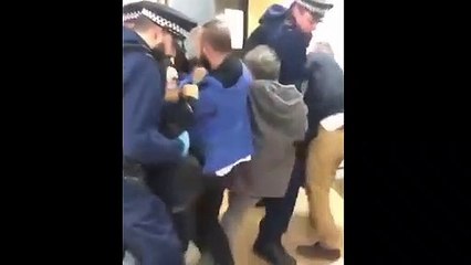 PKK yandaşlarına Londra polisi müdahalesi!