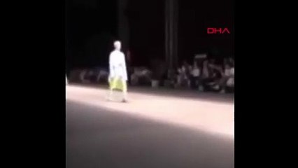 Epilepsi krizi geçiren manken podyumda can verdi!