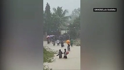 Waist-deep floodwaters still rising in Mozambique