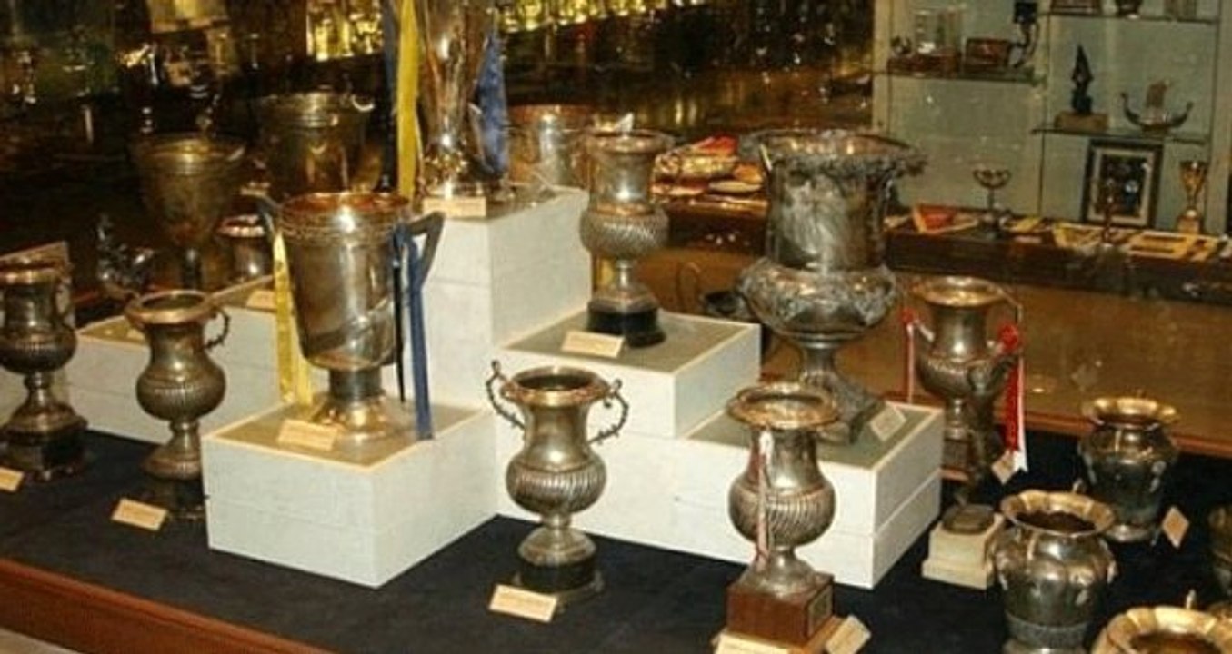 Fenerbahçe Müzesi'nden Kupa Çalmaya Çalışan Trabzonspor Taraftarını, Dev Maç Öncesi Bunu Yapınca Yakalandı