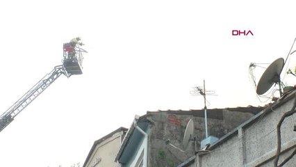 Fatih'te 3 Katlı Binada Yangın 2