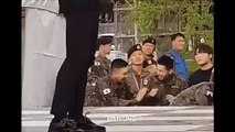 khoảnh khắc dễ thương của Taeyang và Daesung trong quân đội