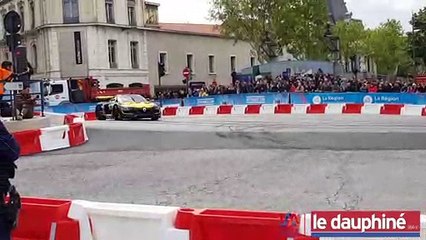Roadshow du GP de France : séance de "donuts" en plein centre-ville de Valence