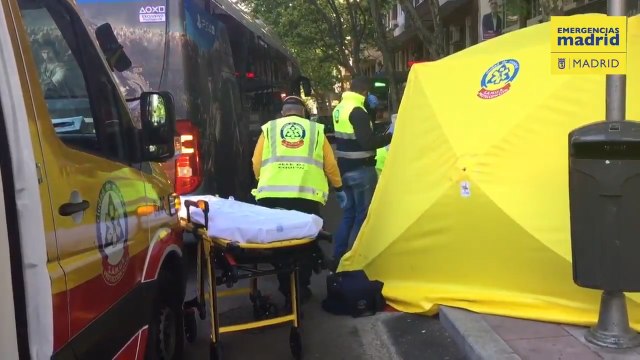 Herida muy grave una joven de 25 años al ser atropellada por un bus de EMT