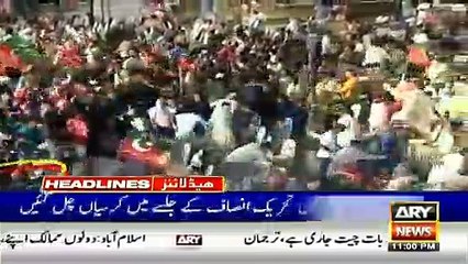 کراچی :  پی ٹی آئی جلسےمیں کرسیاں چل گئیں